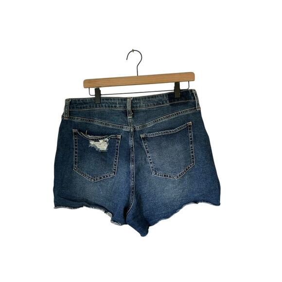 Hollister Curvy Ultra High Rise Mom Shorts 3” Blue Distressed Size 13W 31 - Picture 2 of 3
